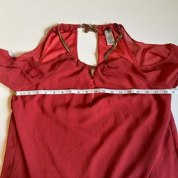 Charlotte Russe Red Flutter Sleeve Blouse with Cut Out and Gold Chain - Picture 3 of 6